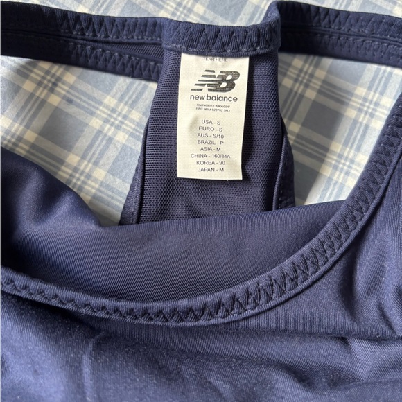 Women New balance top made for Jcrew - Picture 2 of 4